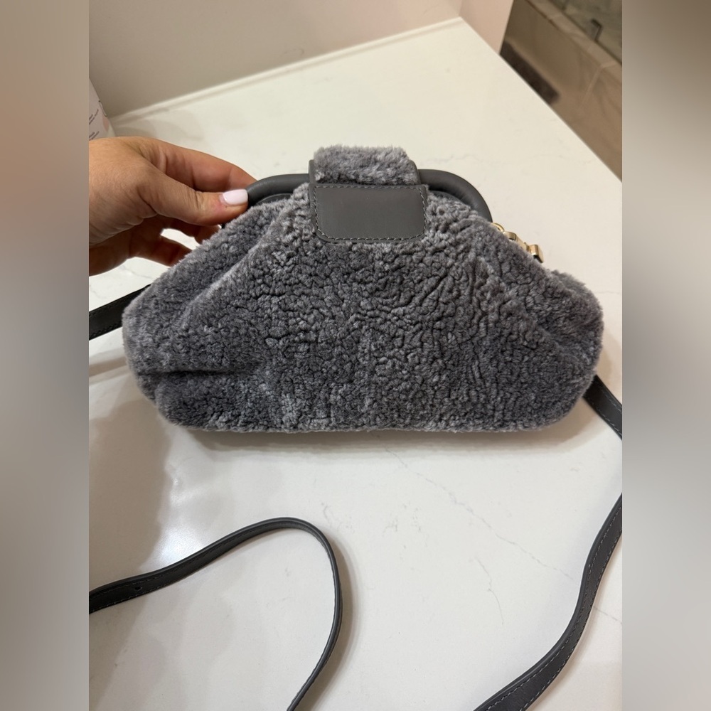 Elegant Gray Shearling Shoulder Bag - Picture 11 of 11